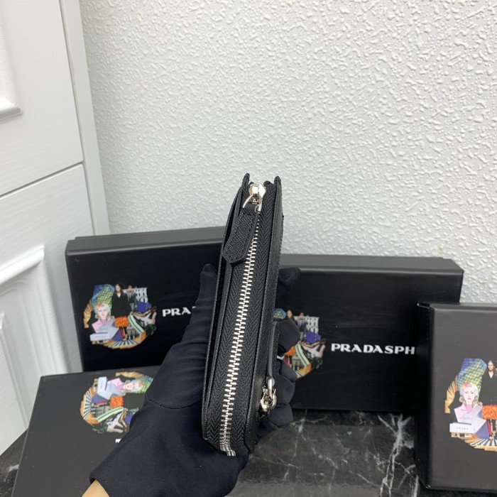 超奇跡の入荷☆ プラダ 偽物通販 短財布