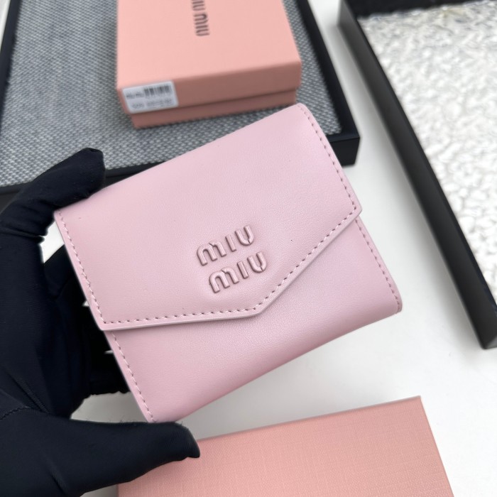 入手困難 ミュウミュウ スーパーコピー 短財布