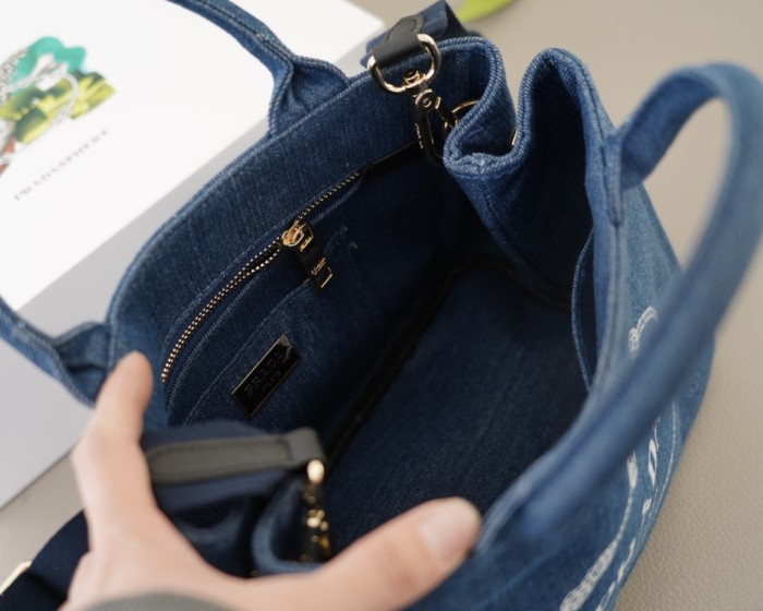 稀少 プラダ n級品 ショルダーバッグを斜め掛けにする