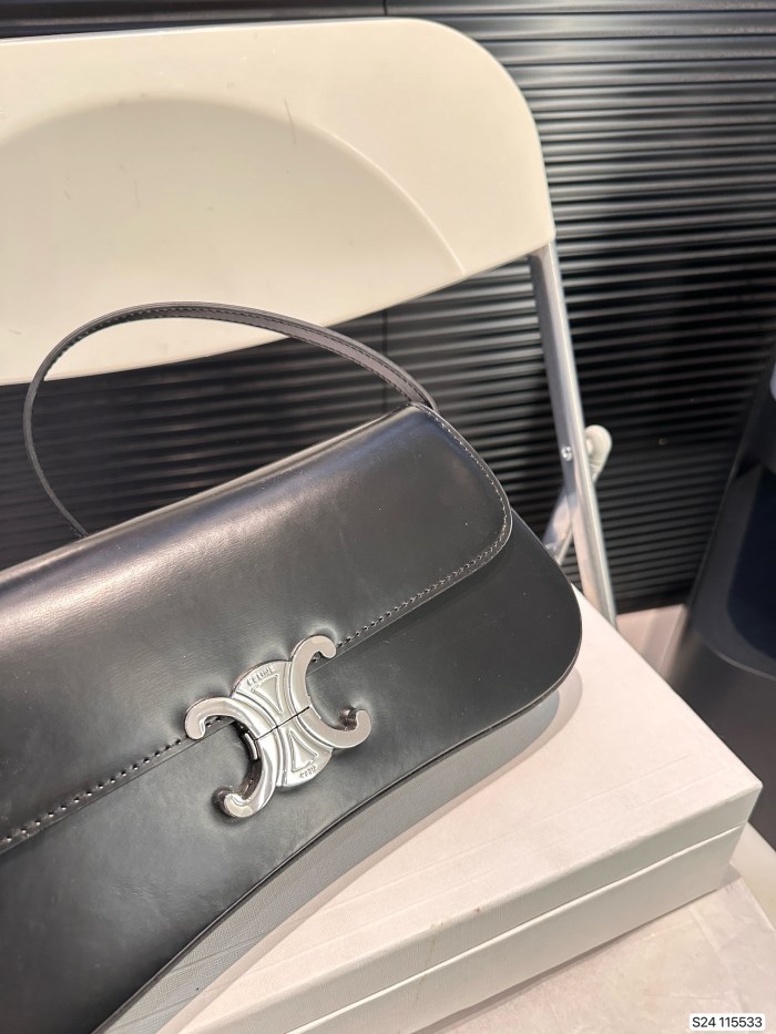 超奇跡の入荷☆ セリーヌ コピー の脇バッグ