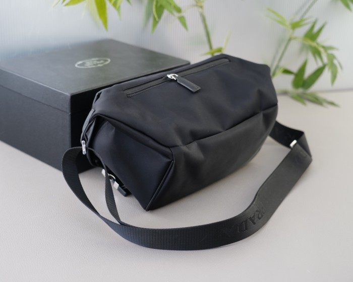 超奇跡の入荷☆ プラダ コピーおすすめ メンズショルダーバッグを斜め掛