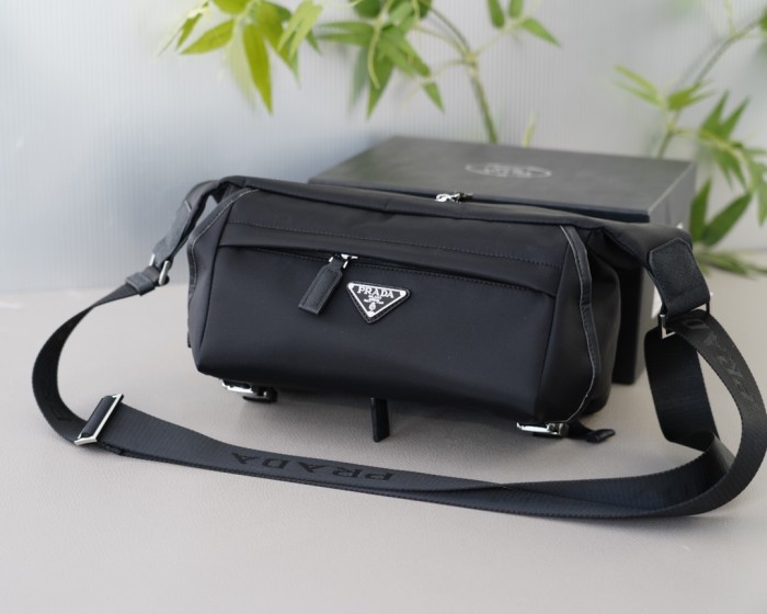 超奇跡の入荷☆ プラダ コピーおすすめ メンズショルダーバッグを斜め掛