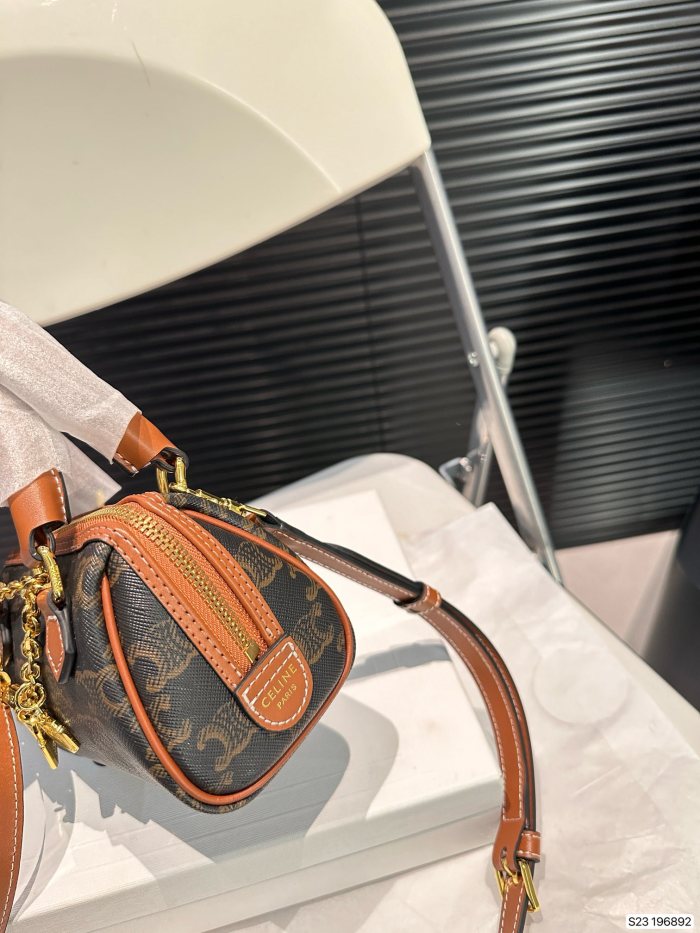 累積売上総額第１位！セリーヌ n級品 の ショルダーバック