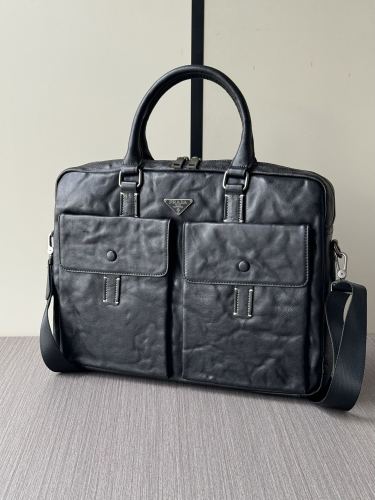 日本未入荷 プラダ 激安偽物 手提げブリーフケース