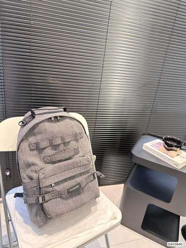 【限定】バレンシアガ スーパーコピー 新しいお気に入りのショルダーバッグ