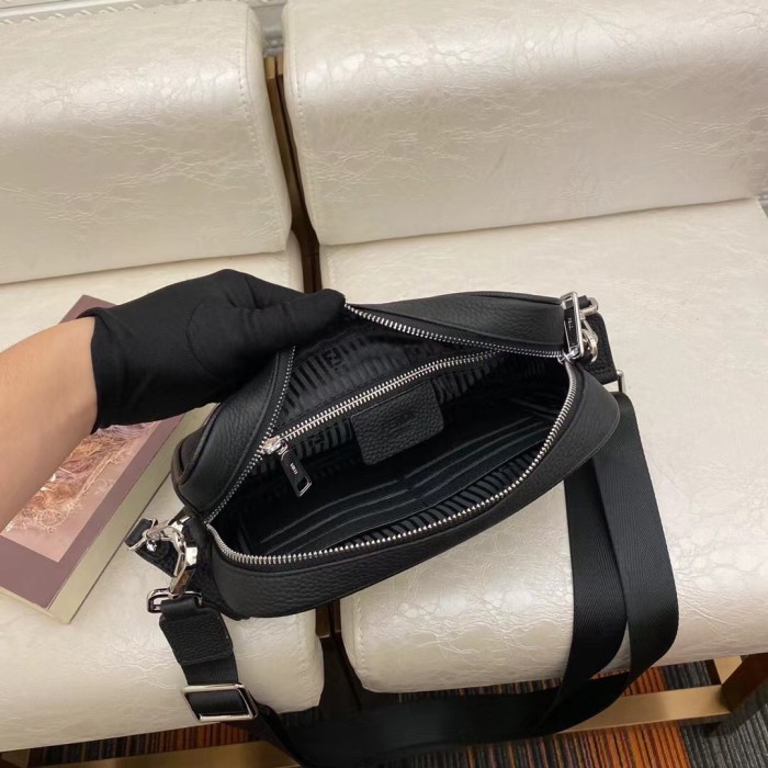 超話題! フェンディ n級品 ミニショルダーバッグ