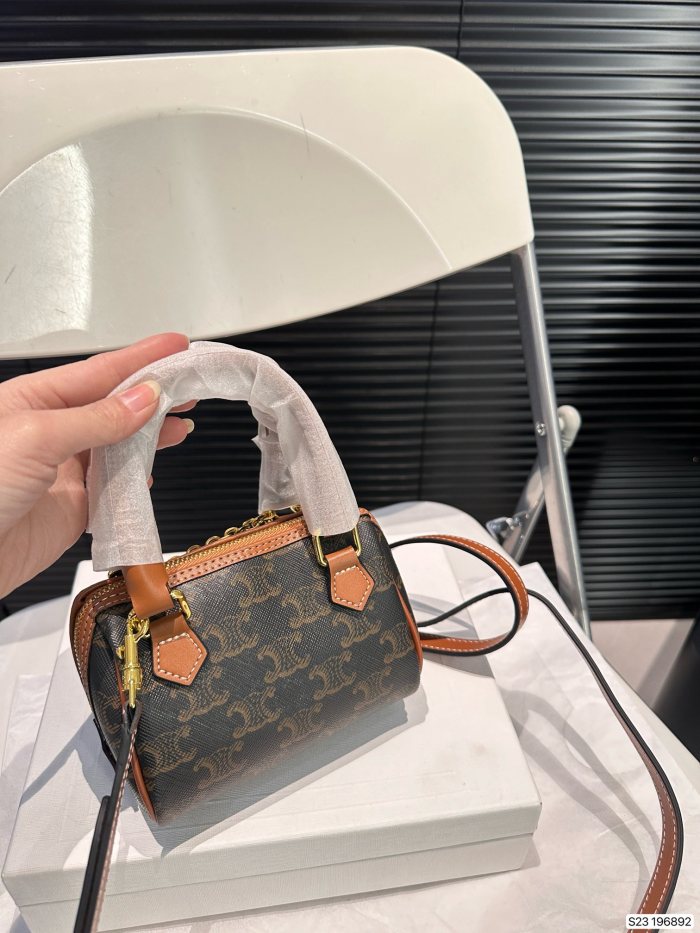 累積売上総額第１位！セリーヌ n級品 の ショルダーバック