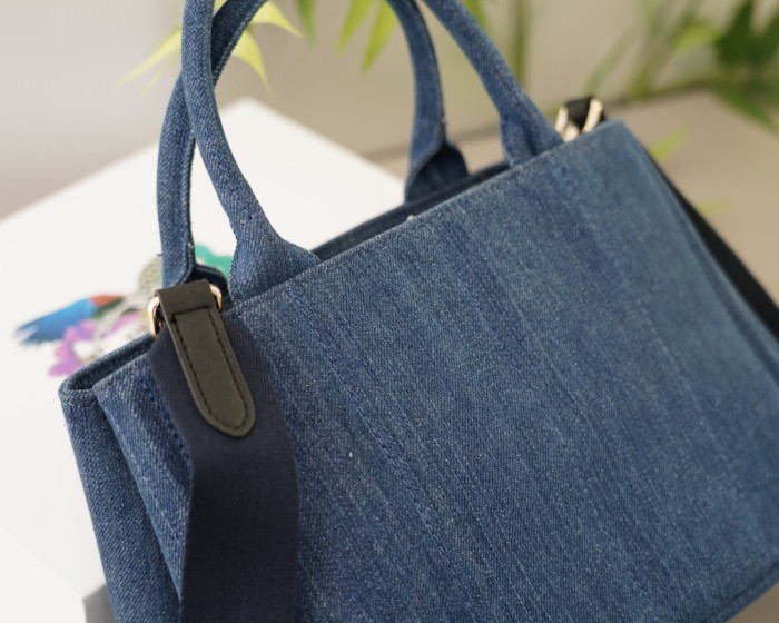 稀少 プラダ n級品 ショルダーバッグを斜め掛けにする