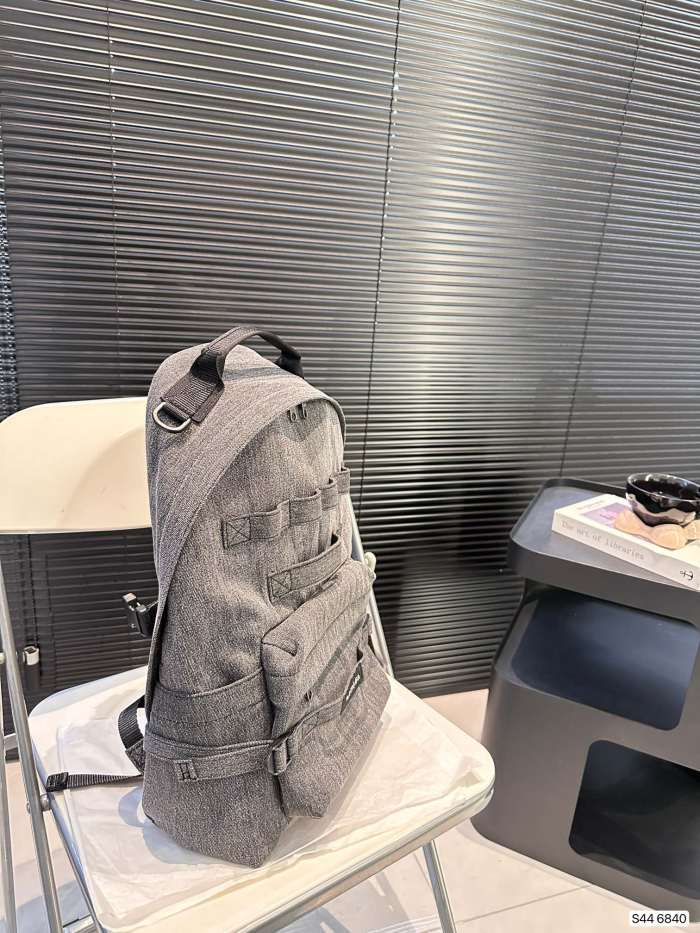 【限定】バレンシアガ スーパーコピー 新しいお気に入りのショルダーバッグ