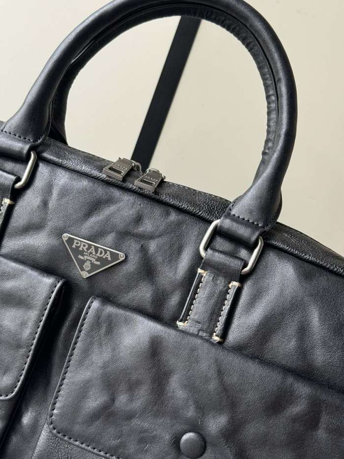 日本未入荷 プラダ 激安偽物 手提げブリーフケース