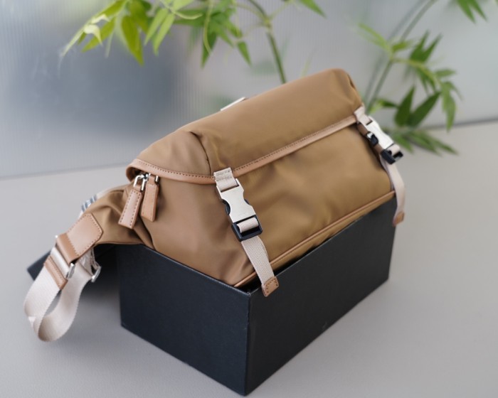 追跡付 プラダ n級品 メンズショルダーバッグを斜め掛