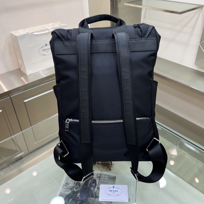 日本未入荷 プラダ 偽物通販 メンズ リュックバック