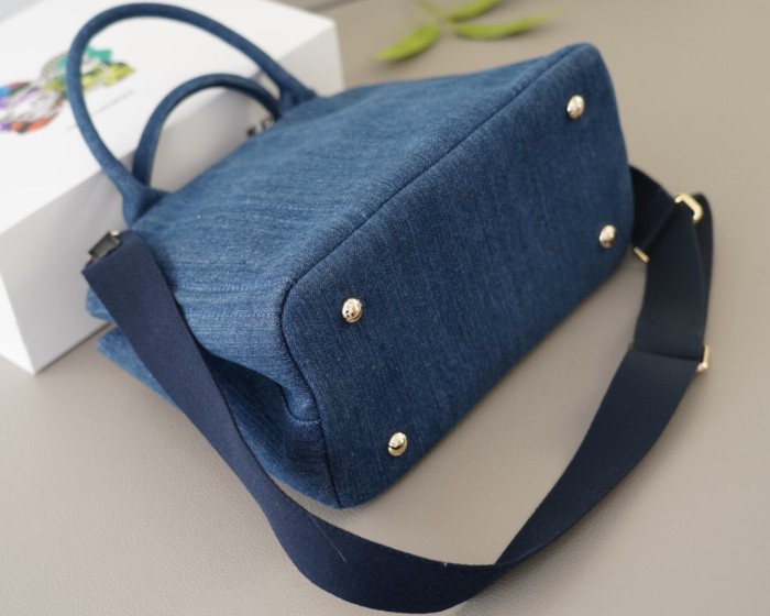 稀少 プラダ n級品 ショルダーバッグを斜め掛けにする