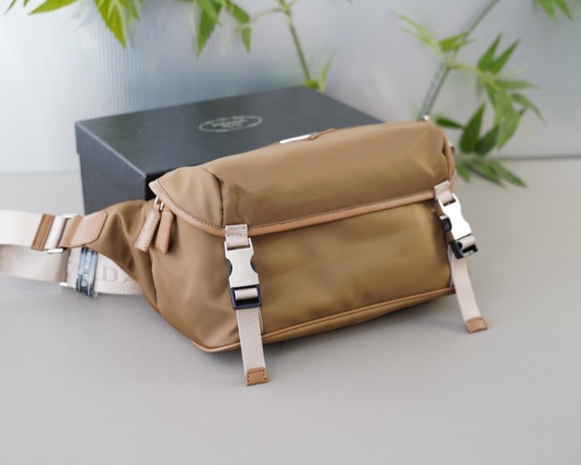 追跡付 プラダ n級品 メンズショルダーバッグを斜め掛