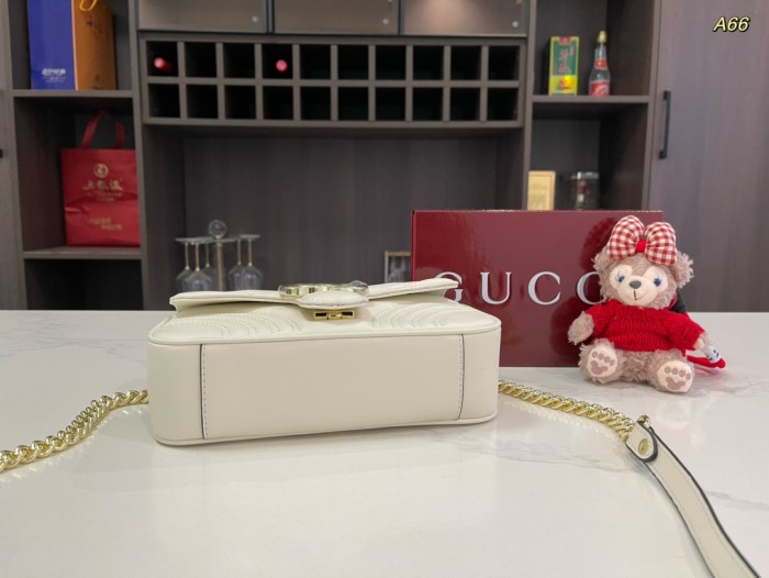 日本未入荷 グッチ 激安偽物 ショルダーバック