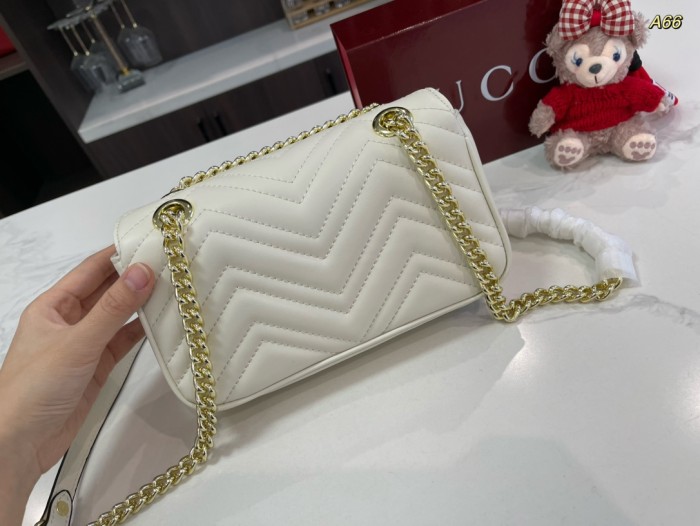 日本未入荷 グッチ 激安偽物 ショルダーバック