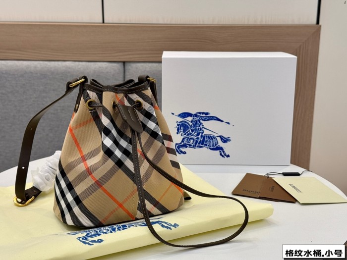 新作 バーバリー 偽物通販 ハンドバック