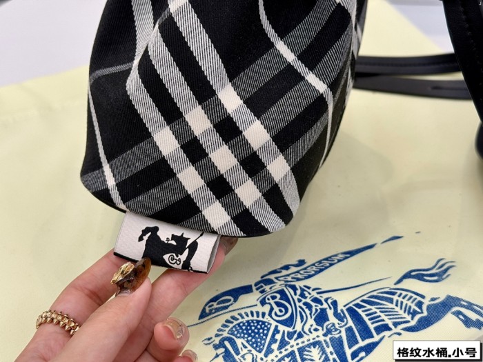 超奇跡の入荷☆ バーバリー 激安通販 ハンドバック