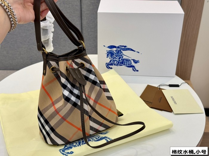 新作 バーバリー 偽物通販 ハンドバック