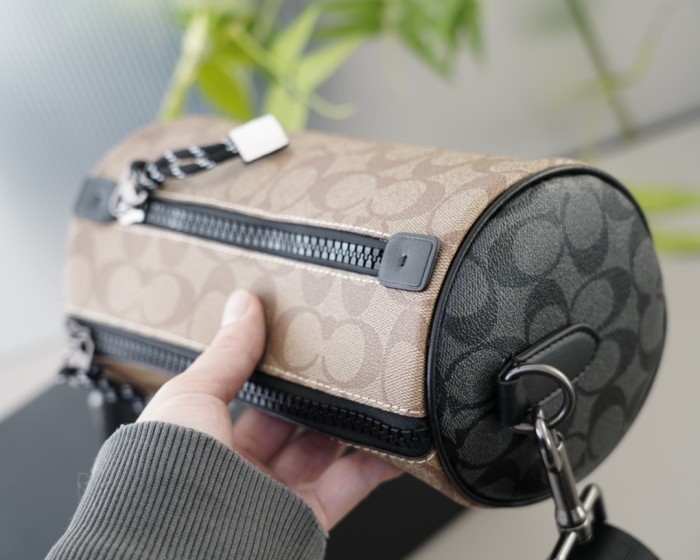 日本未入荷 コーチ 偽物通販 ショルダーバック