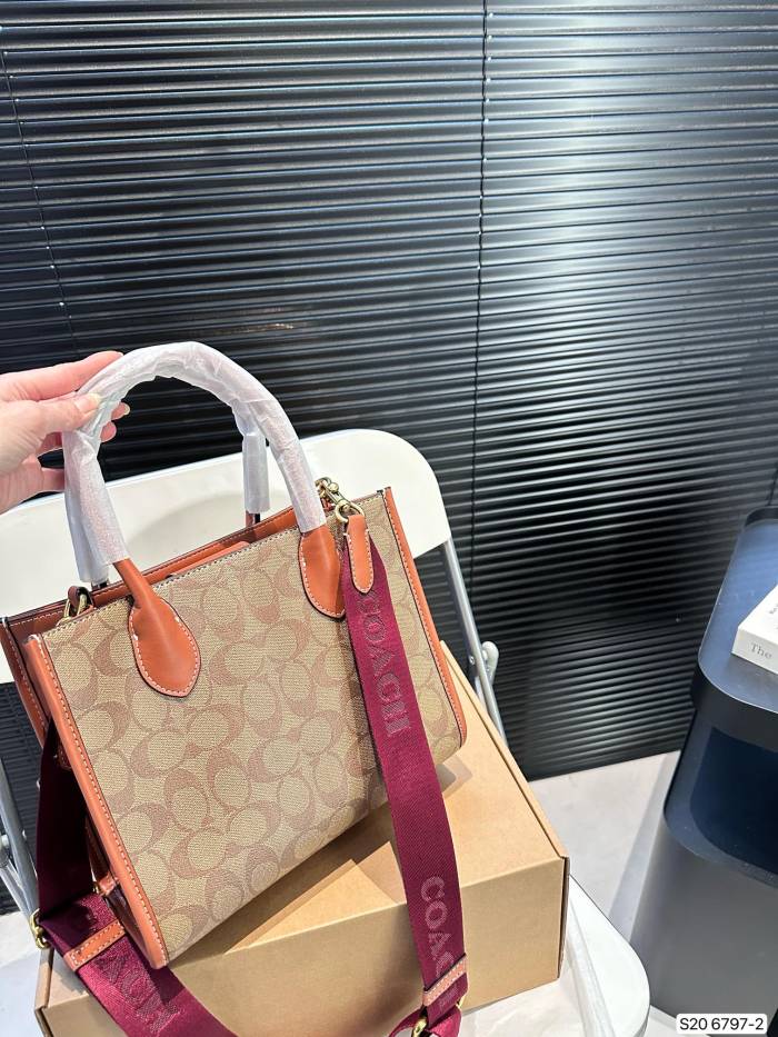 超話題! コーチ n級品 ショルダーバッグ