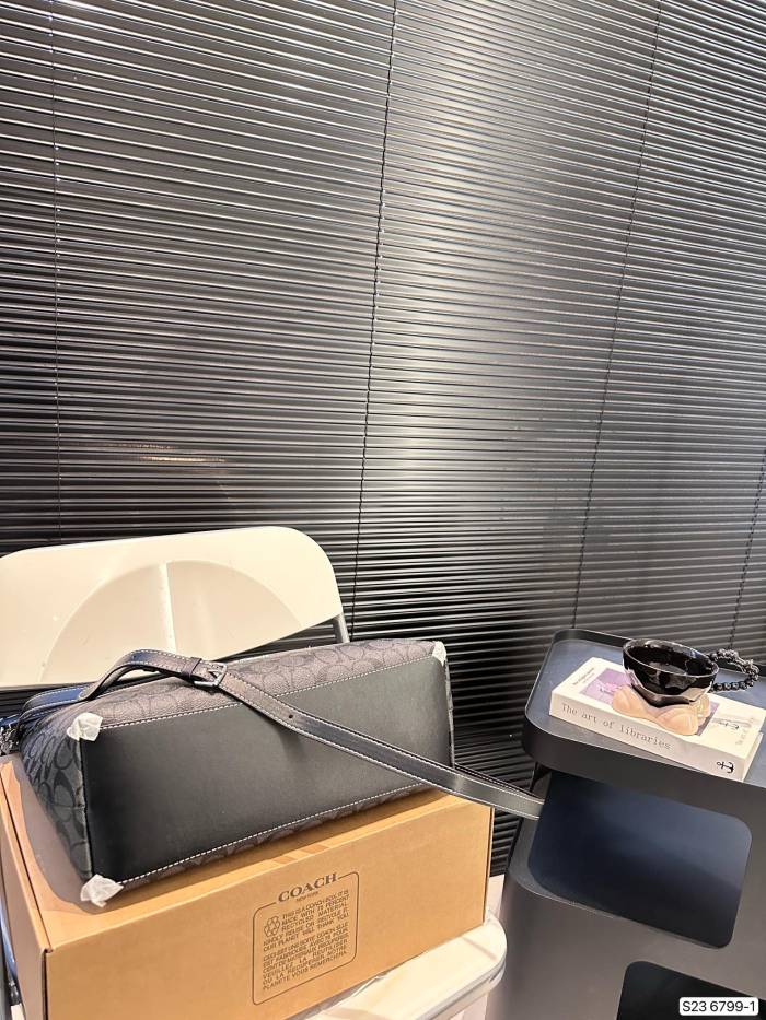 超奇跡の入荷☆ コーチ コピーおすすめ ショルダーバッグ