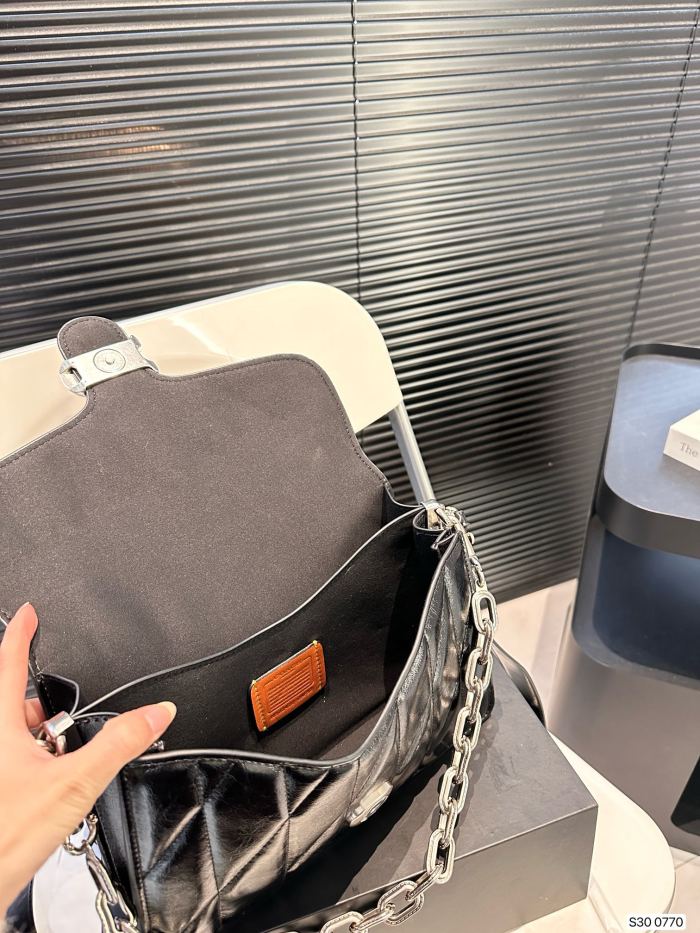 【話題商品！】コーチ n級品 ショルダーバッグ