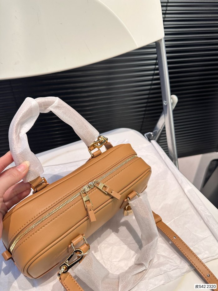 超奇跡の入荷☆ ロエベ 偽物通販 ショルダーバッグ