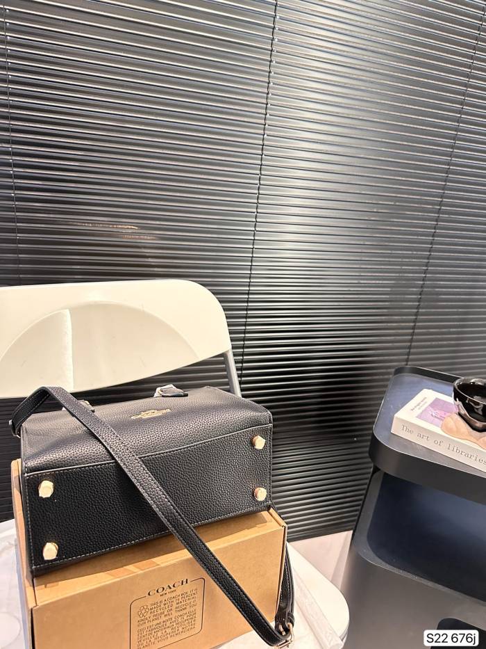 高品質 コーチ 激安偽物 ショルダーバッグ