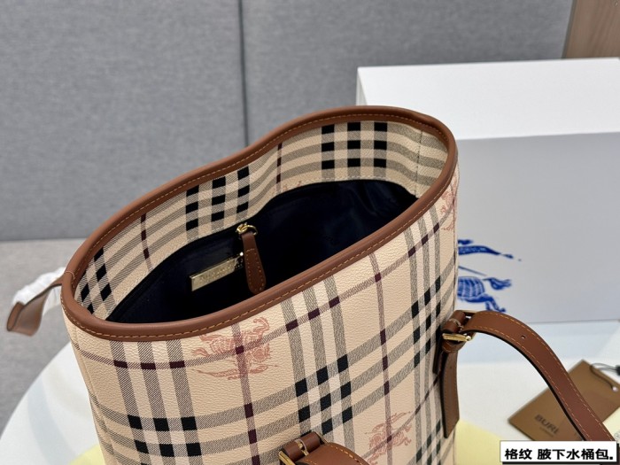 日本未入荷 バーバリー n級品 ハンドバック