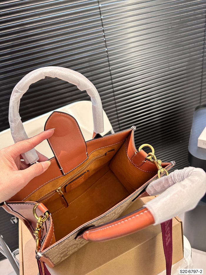 超話題! コーチ n級品 ショルダーバッグ