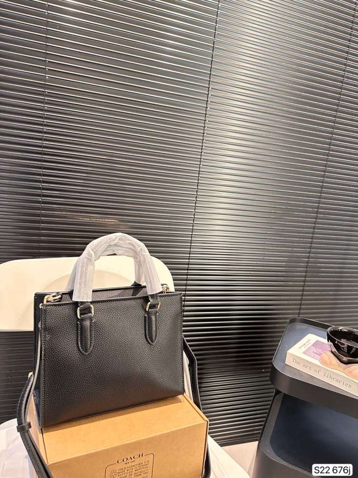 高品質 コーチ 激安偽物 ショルダーバッグ