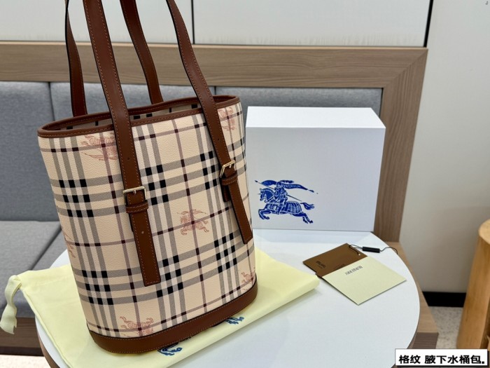 日本未入荷 バーバリー n級品 ハンドバック