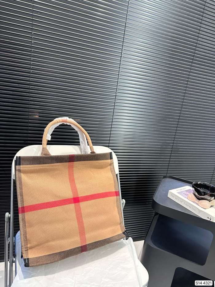 高品質 バーバリー コピーおすすめ ショルダーバッグ