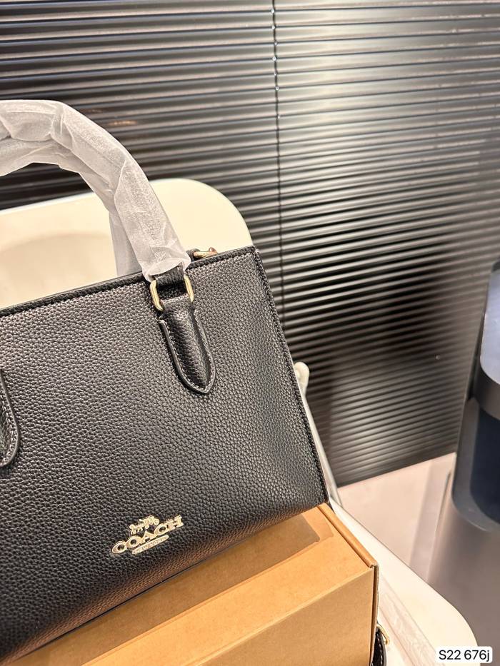 高品質 コーチ 激安偽物 ショルダーバッグ