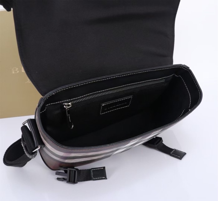 日本未入荷 バーバリー 激安偽物 ショルダーバック