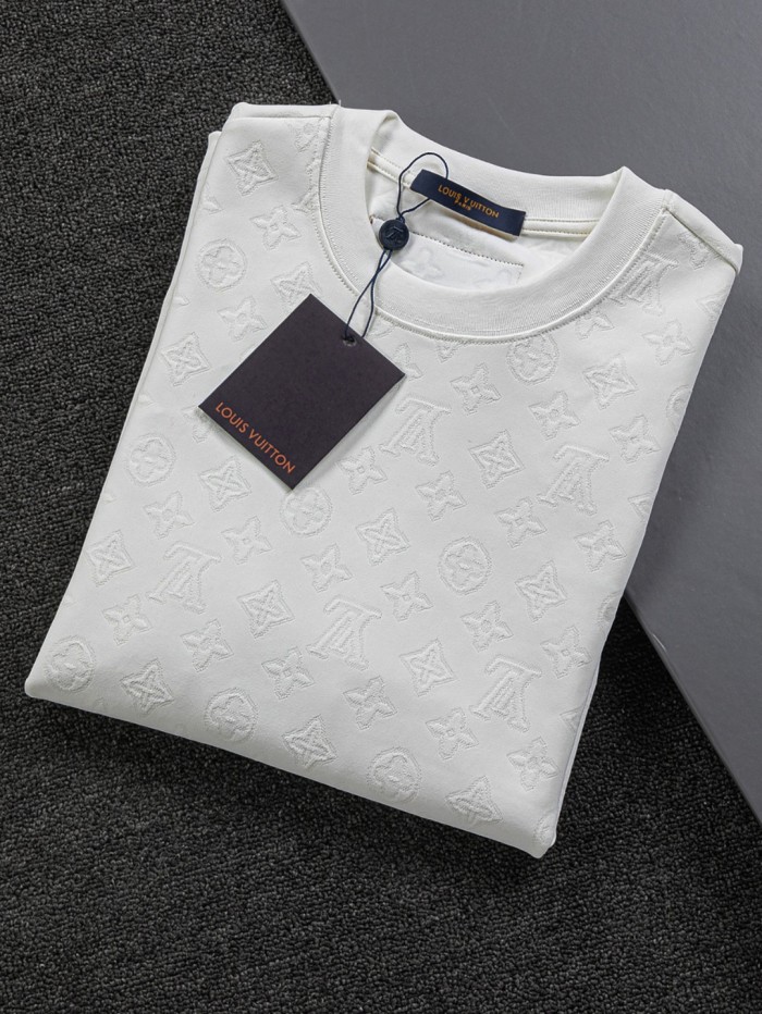 超話題! ルイヴィトン n級品 LV クローバーの老花アルファベット全身にジャカードの半袖アルファベット刺繍丸首半袖Tシャツ