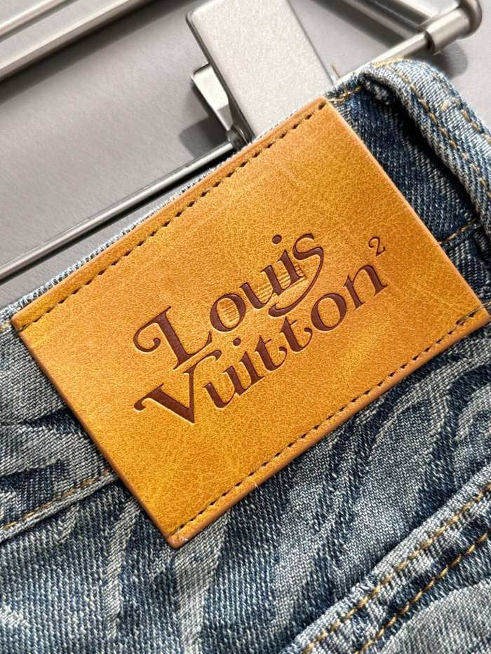 追跡付 ルイヴィトン スーパーコピー LV 2025の四季モデルのジャカード破れジーンズのズボンは