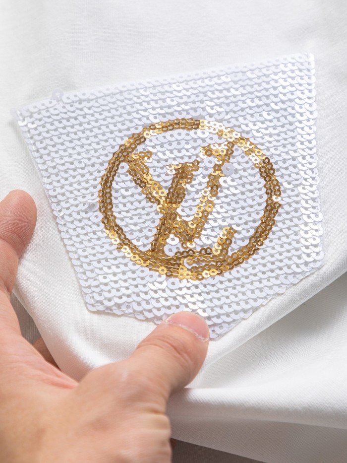 稀少 ルイヴィトン 激安通販 Louis Vuitton胸元ビーズアルファベットポケット刺繍🪡ロゴ重工芸半袖Tシャツ