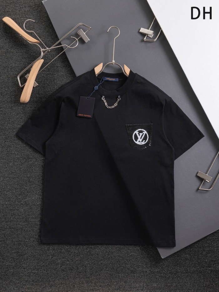 【限定】 ルイヴィトン コピー Louis Vuitton胸元ビーズアルファベットポケット刺繍🪡ロゴ重工芸半袖Tシャツ