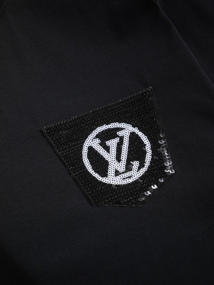 【限定】 ルイヴィトン コピー Louis Vuitton胸元ビーズアルファベットポケット刺繍🪡ロゴ重工芸半袖Tシャツ