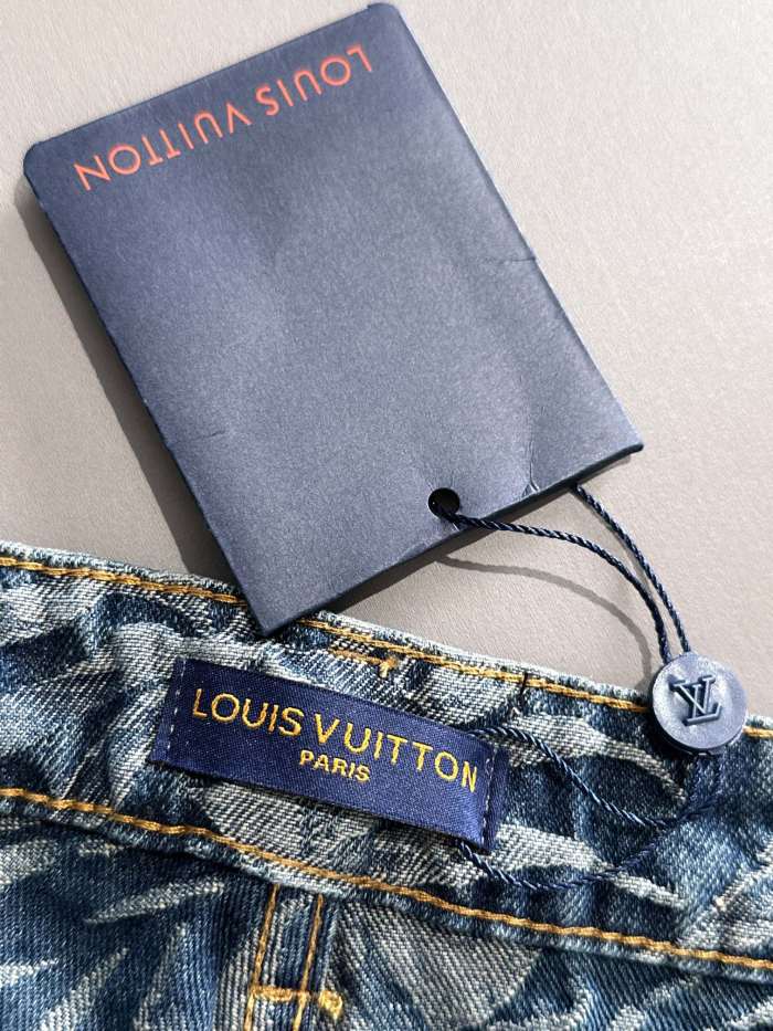 追跡付 ルイヴィトン スーパーコピー LV 2025の四季モデルのジャカード破れジーンズのズボンは