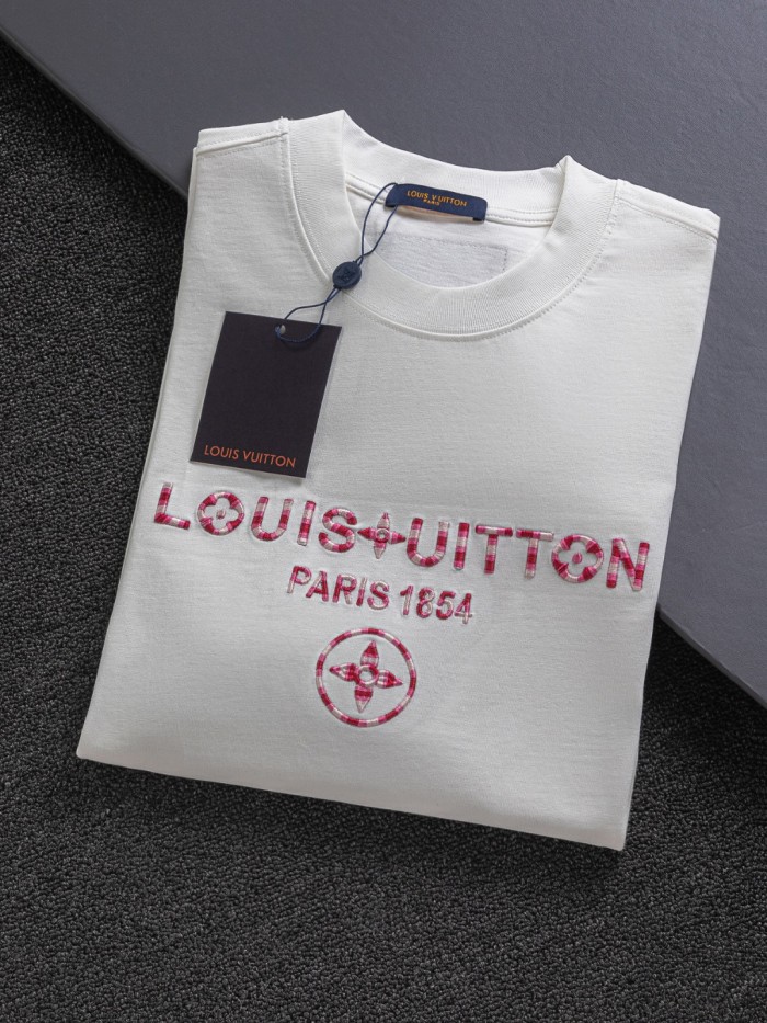 ★超人気 ルイヴィトン コピーおすすめ LV 立体アルファベット桜刺繍🪡ロゴ重工芸半袖Tシャツ
