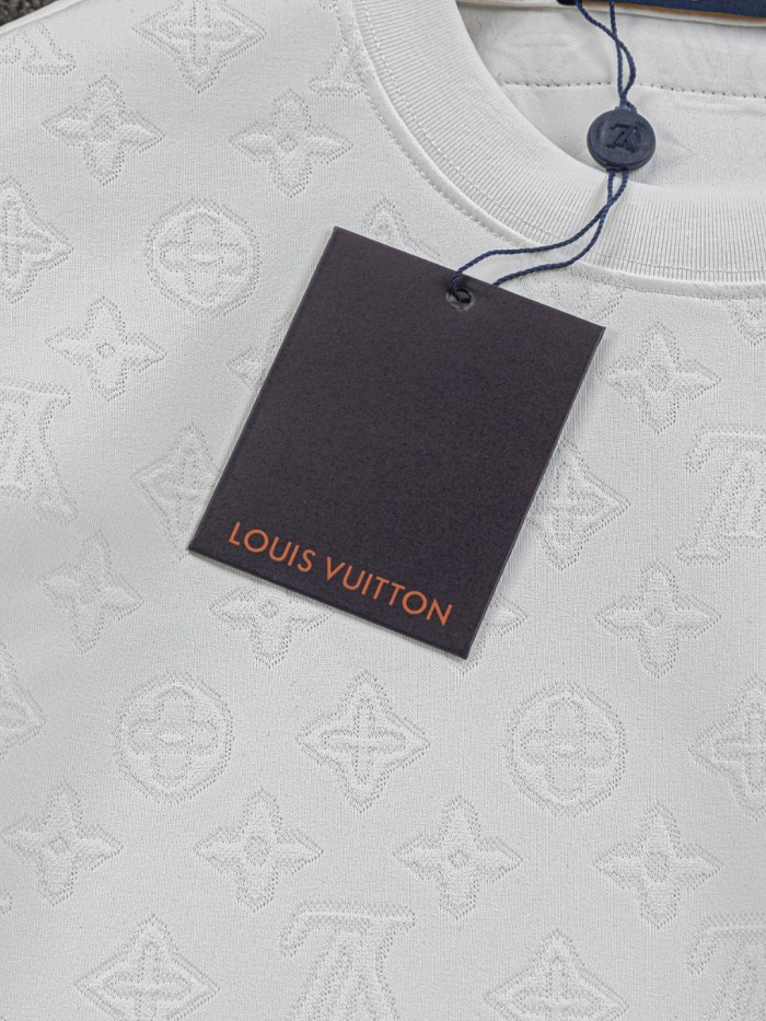超話題! ルイヴィトン n級品 LV クローバーの老花アルファベット全身にジャカードの半袖アルファベット刺繍丸首半袖Tシャツ