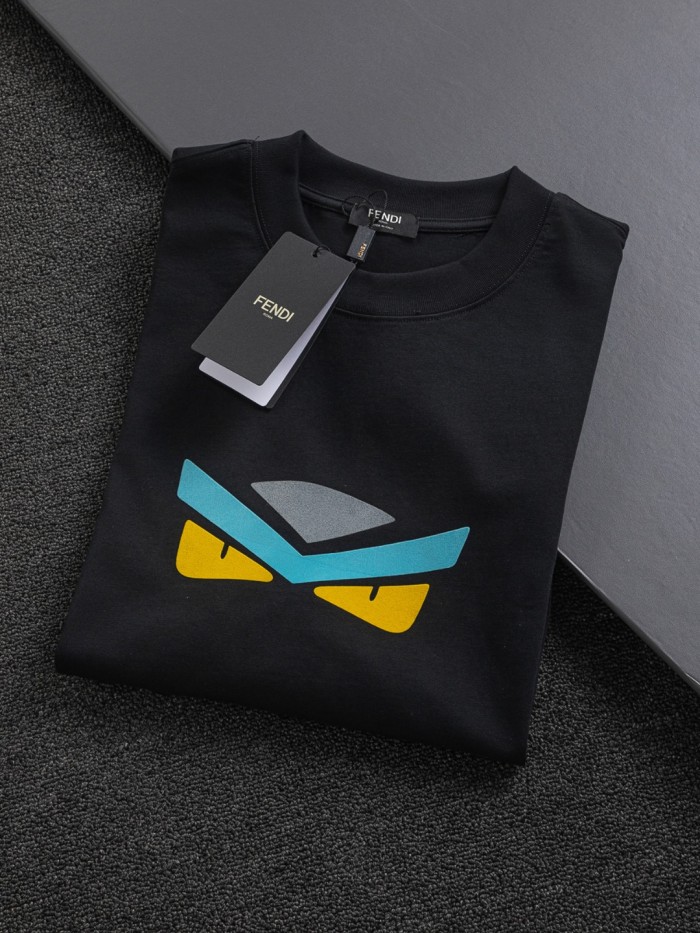 【話題商品！】フェンディコピーおすすめ 青い眉毛と黒い目の小さな怪獣半袖Tシャツ