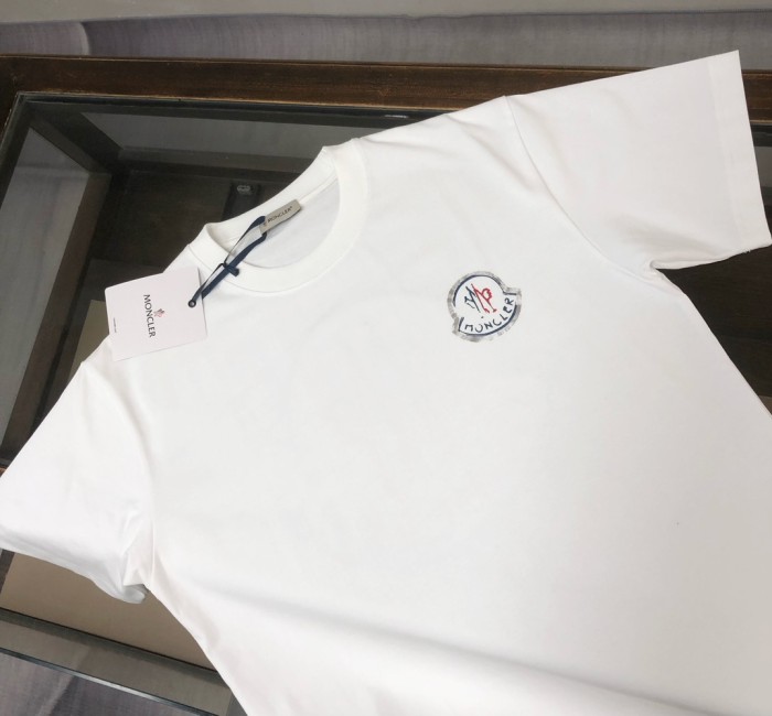 入手困難 モンクレール n級品 2025春夏新作男女同型半袖Tシャツ
