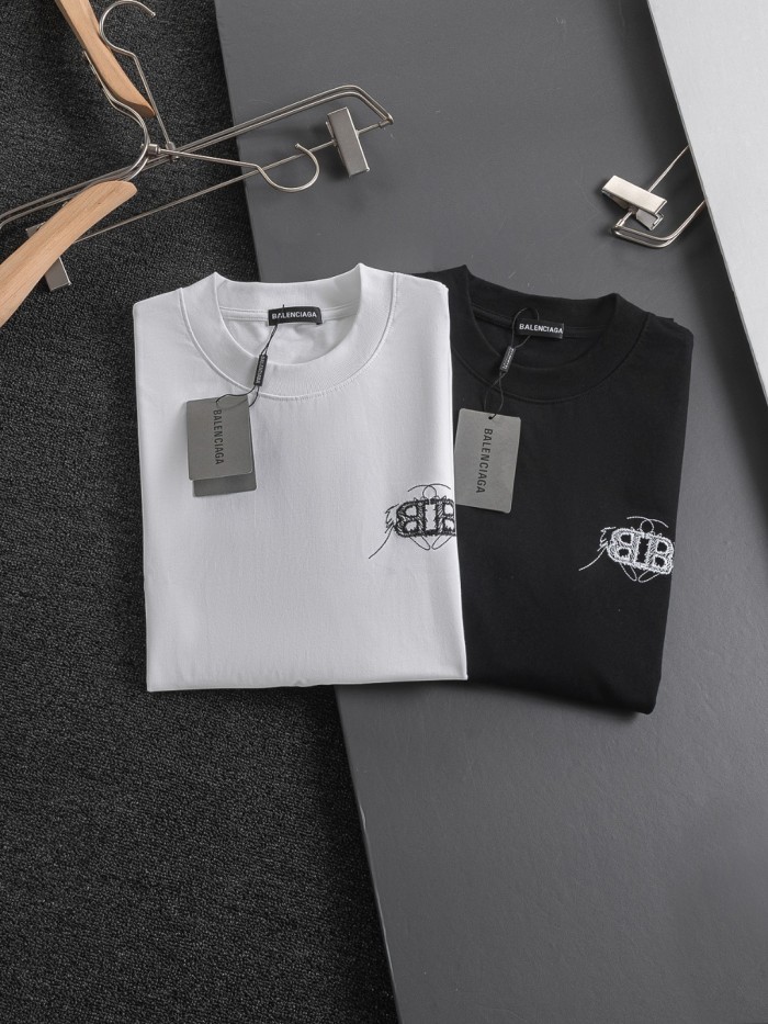 新作 バレンシアガ スーパーコピー 刺繍半袖Tシャツ