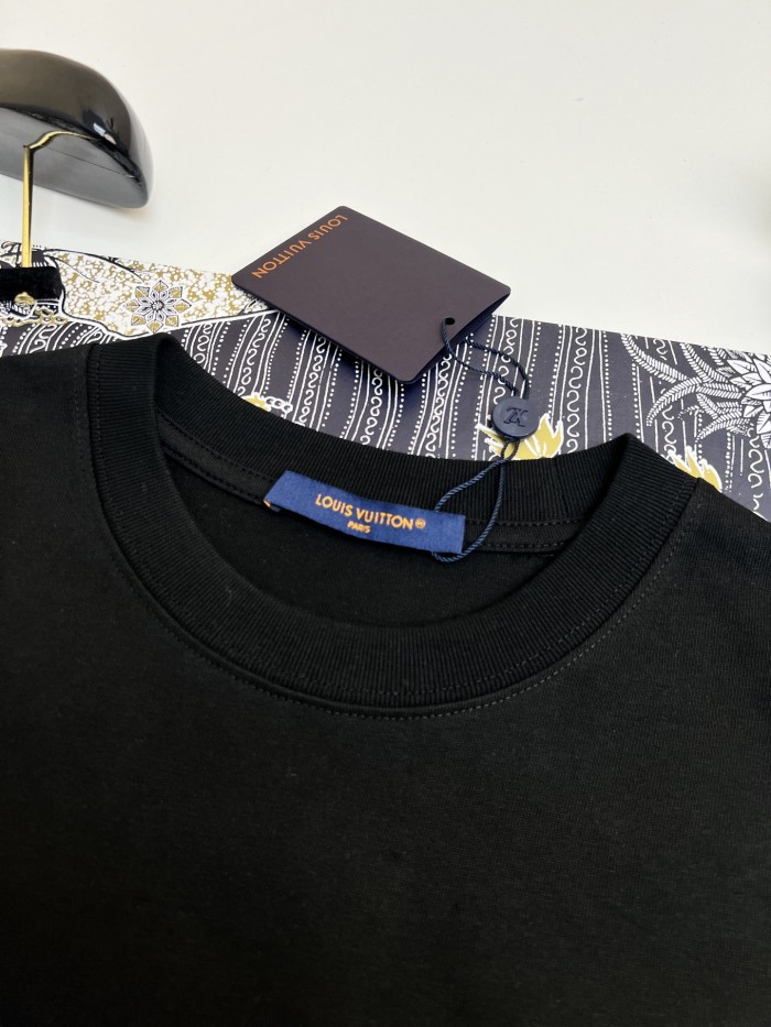 ★超人気  ルイヴィトン スーパーコピー LV 25 SS定番配色Tシャツ新品