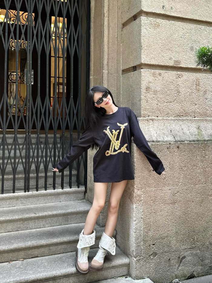 新作 ルイヴィトン 激安通販 25ssロープロゴラウンドネック長袖Tシャツ2色