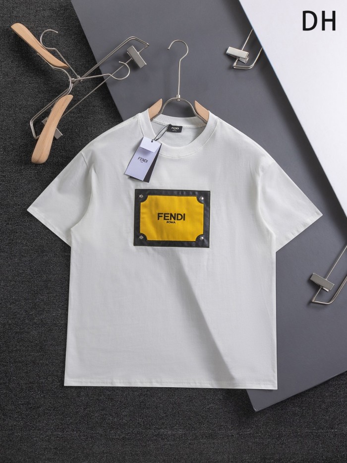 追跡付 フェンディ偽物通販  フレーム文字刺繍🪡ロゴリトルモンスター半袖Tシャツ